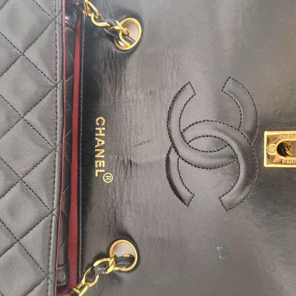 Chanel Black Quilted Leather Shoulder Bag - Picture 12 of 15